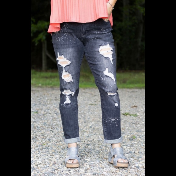 NWT JUDY BLUE Mid Rise Distressed Bleach Splashed  Boyfriend Fit Black Jeans - Picture 4 of 11